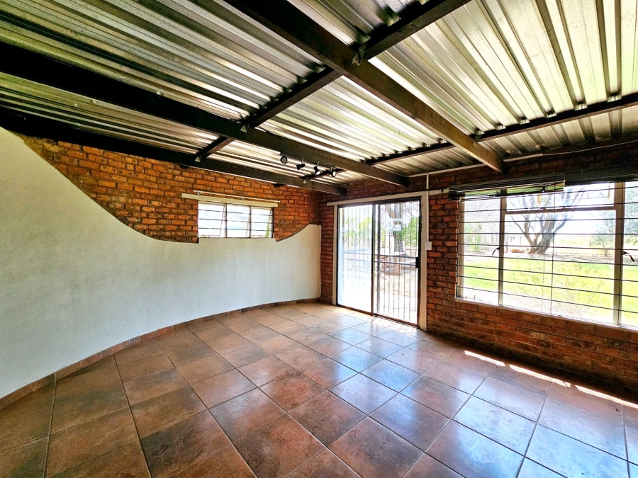 6 Bedroom Property for Sale in Bloemfontein Rural Free State